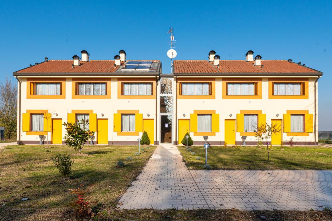 Gold Oasi - Business Solution Aparthotel Ferrara Exteriör bild
