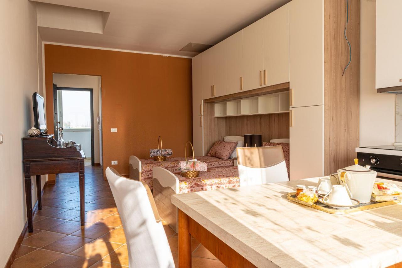 Gold Oasi - Business Solution Aparthotel Ferrara Exteriör bild