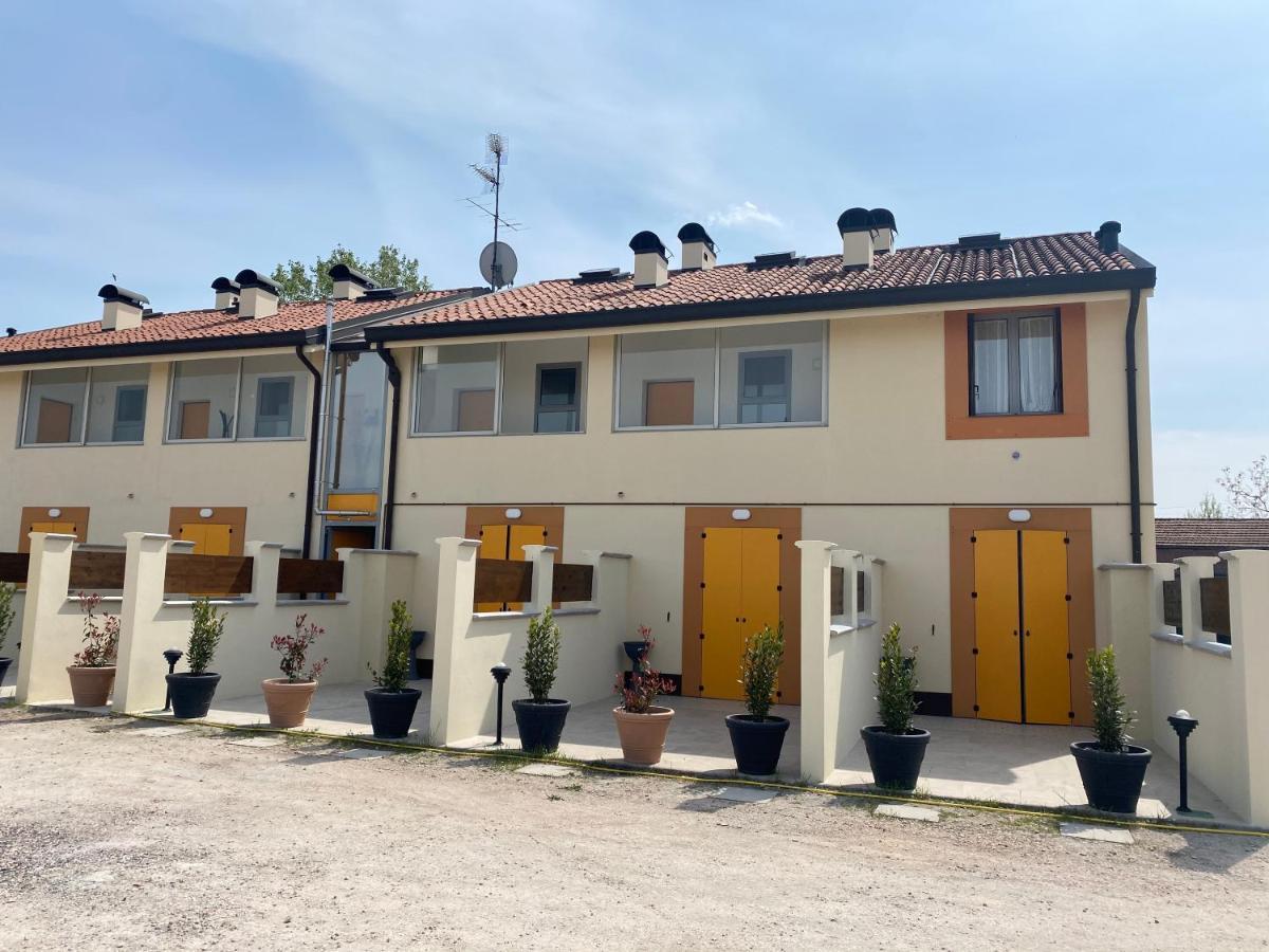 Gold Oasi - Business Solution Aparthotel Ferrara Exteriör bild